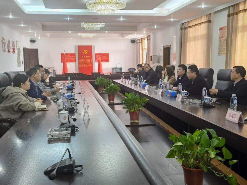 中北宏远集团董事长郭振鹏一行前往铜陵市铜官区参观考察